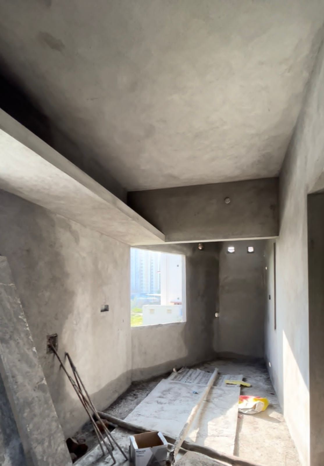 Plastered interior room ready for the next finishing stage